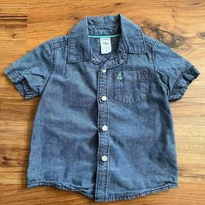 Carter’s button up shortsleeved shirt 18m